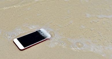 O que fazer quando o iPhone cai na água do mar?